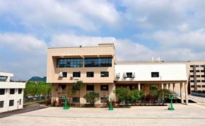 湘潭垣鑫高级中学｜高三复读学校